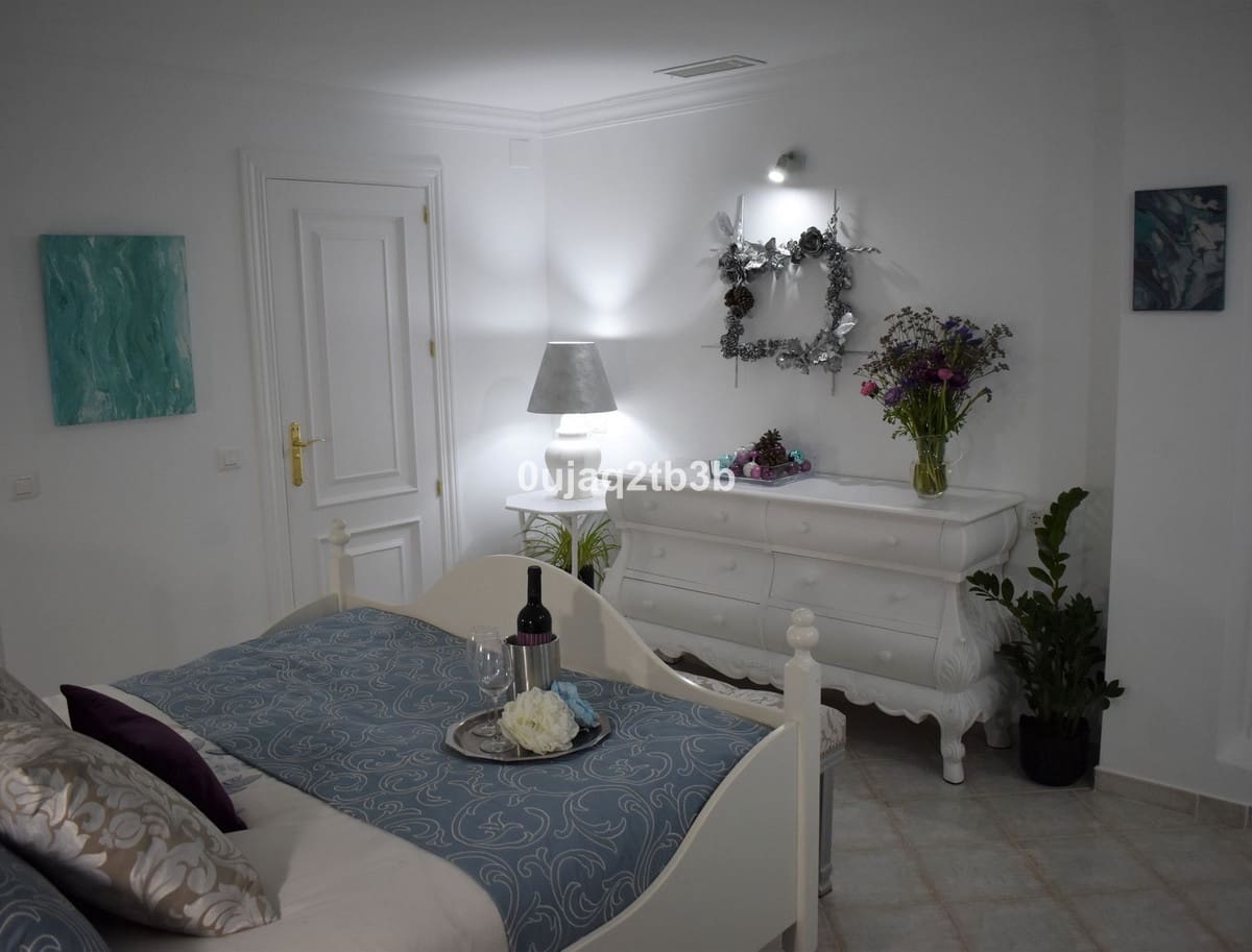 2 slaapkamer Huis te koop in Nueva Andalucia met zwembad - € 550.000 (Ref: 8482279)