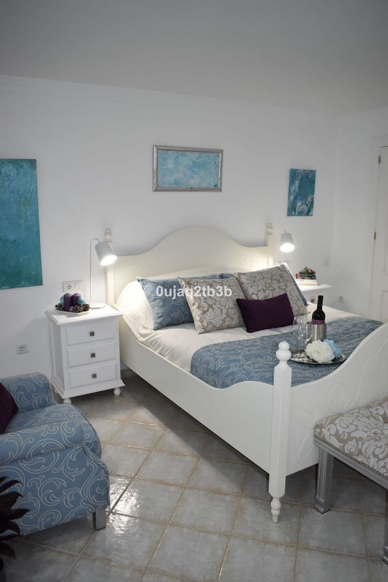 2 slaapkamer Huis te koop in Nueva Andalucia met zwembad - € 550.000 (Ref: 8482279)