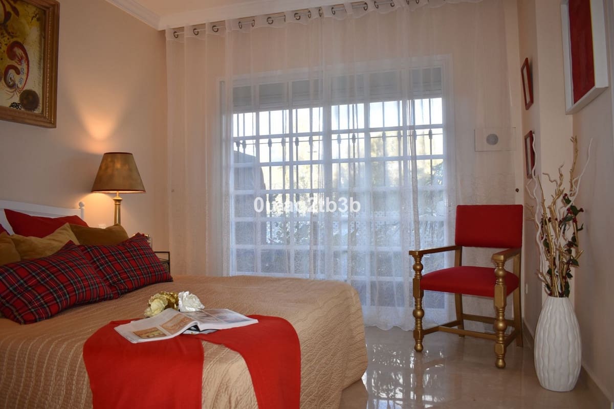 2 slaapkamer Huis te koop in Nueva Andalucia met zwembad - € 550.000 (Ref: 8482279)