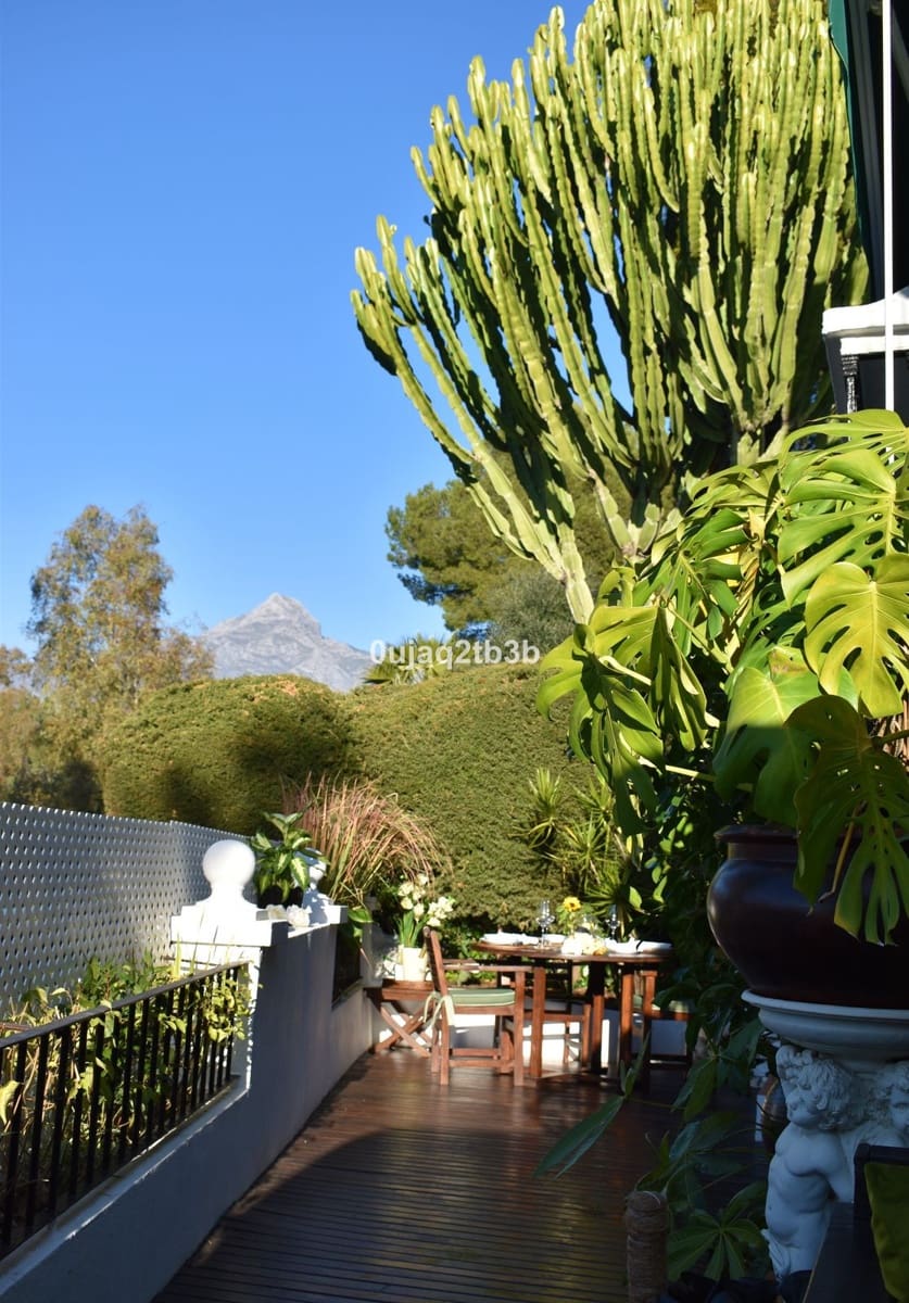 2 slaapkamer Huis te koop in Nueva Andalucia met zwembad - € 550.000 (Ref: 8482279)