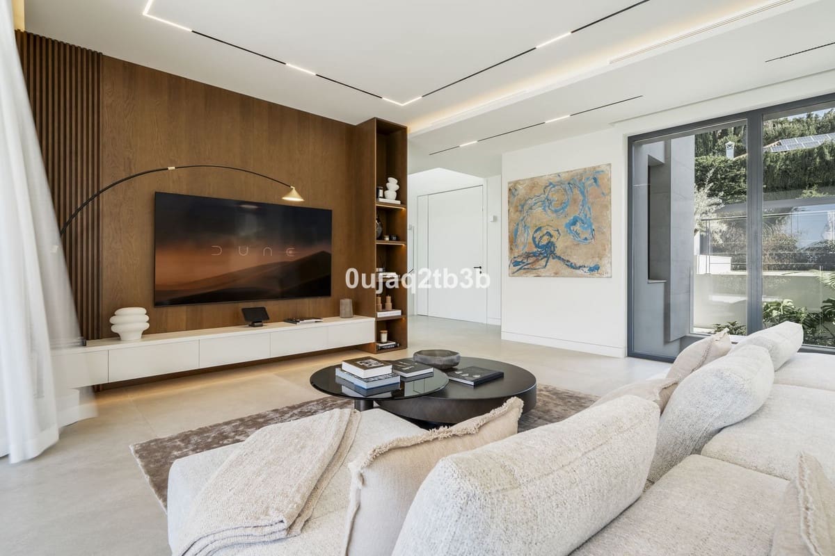 4 bedroom Villa for sale in Marbella with pool - € 4,500,000 (Ref: 8510809)