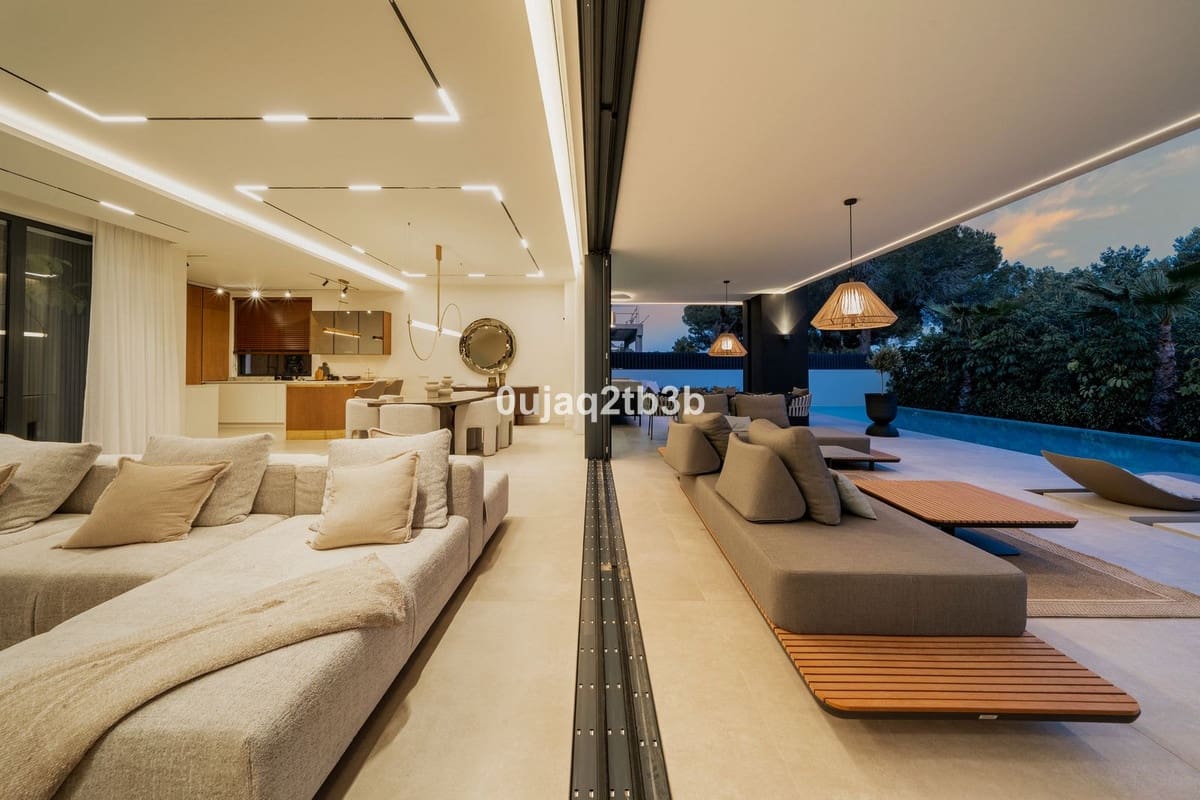 4 bedroom Villa for sale in Marbella with pool - € 4,500,000 (Ref: 8510809)