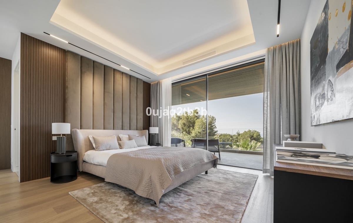 4 bedroom Villa for sale in Marbella with pool - € 4,500,000 (Ref: 8510809)