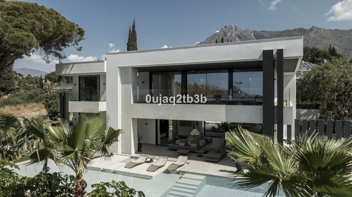 4 bedroom Villa for sale in Marbella with pool - € 4,500,000 (Ref: 8510809)
