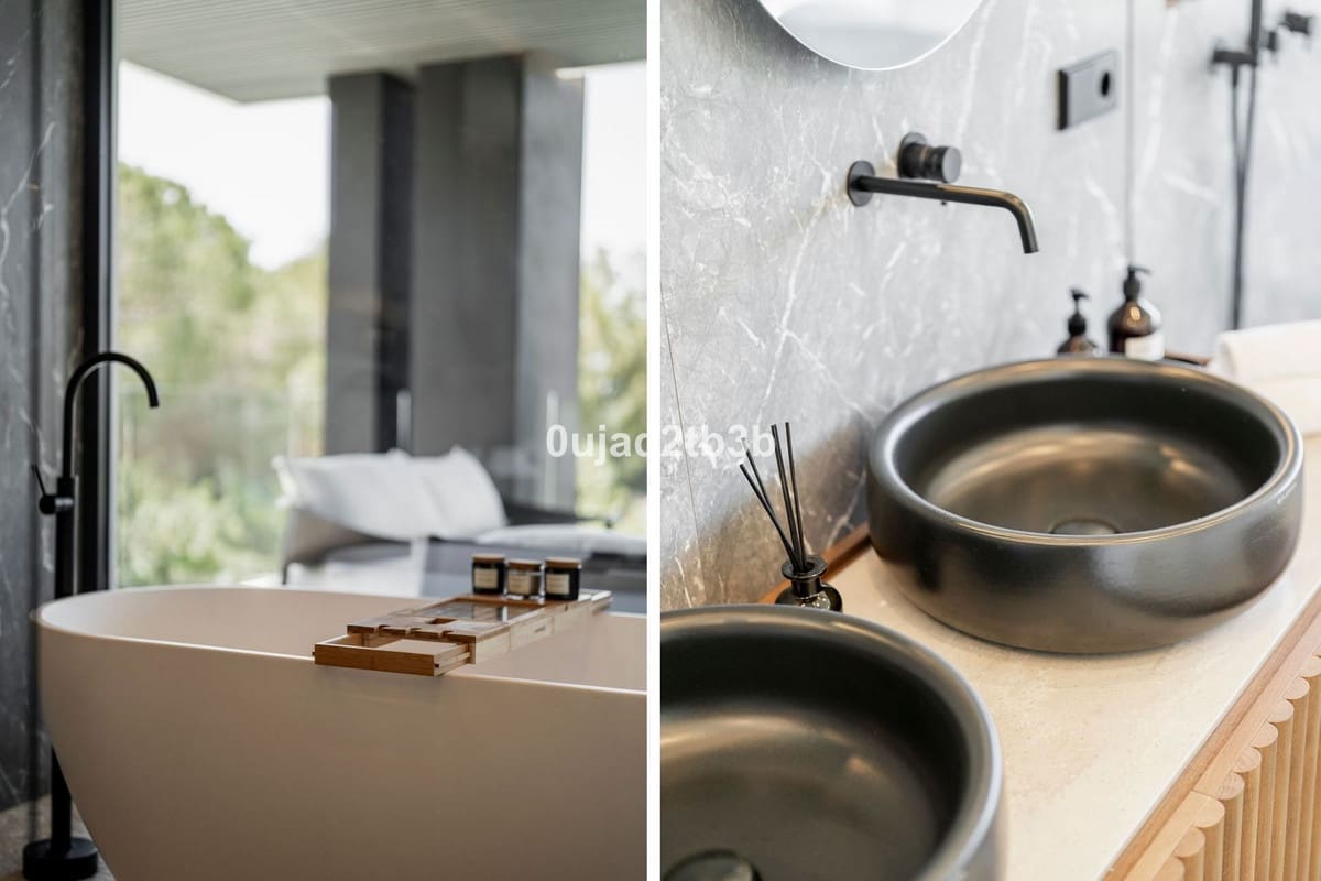 4 bedroom Villa for sale in Marbella with pool - € 4,500,000 (Ref: 8510809)