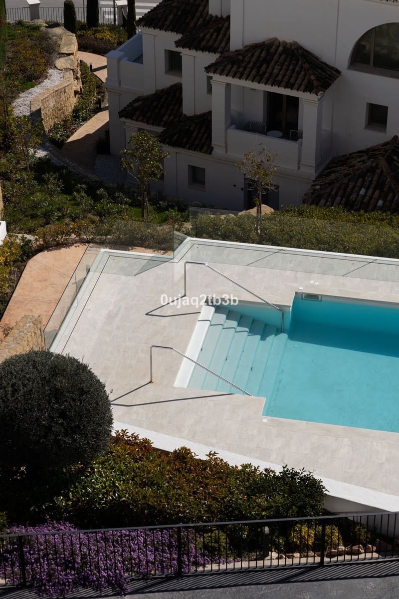 2 bedroom Apartment for sale in Nueva Andalucia with pool garage - € 1,595,000 (Ref: 8520979)