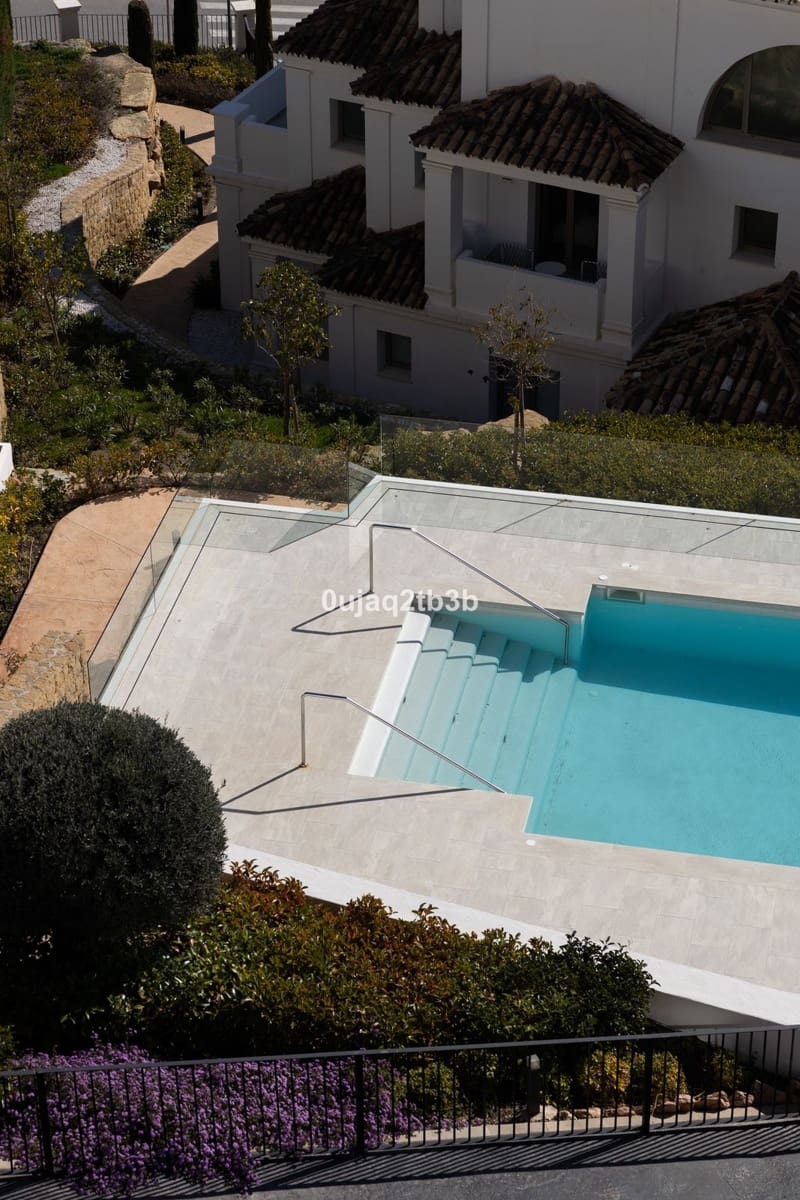 2 bedroom Apartment for sale in Nueva Andalucia with pool garage - € 1,595,000 (Ref: 8520979)