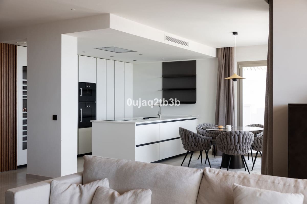 2 slaapkamer Appartement te koop in Nueva Andalucia met zwembad garage - € 1.595.000 (Ref: 8520979)
