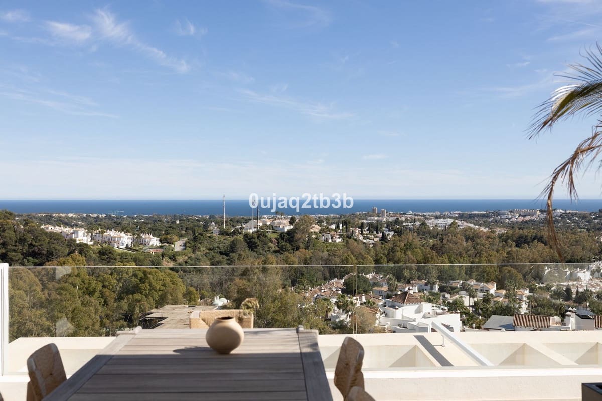2 slaapkamer Appartement te koop in Nueva Andalucia met zwembad garage - € 1.595.000 (Ref: 8520979)