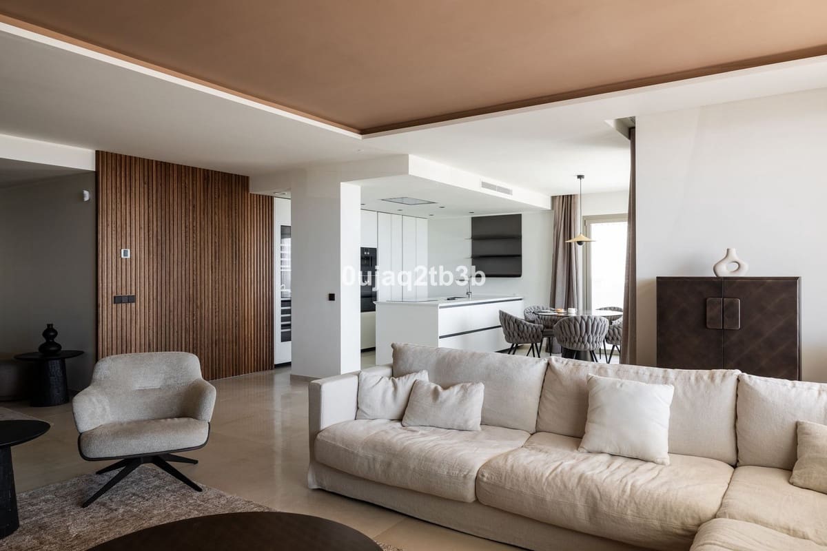 2 slaapkamer Appartement te koop in Nueva Andalucia met zwembad garage - € 1.595.000 (Ref: 8520979)