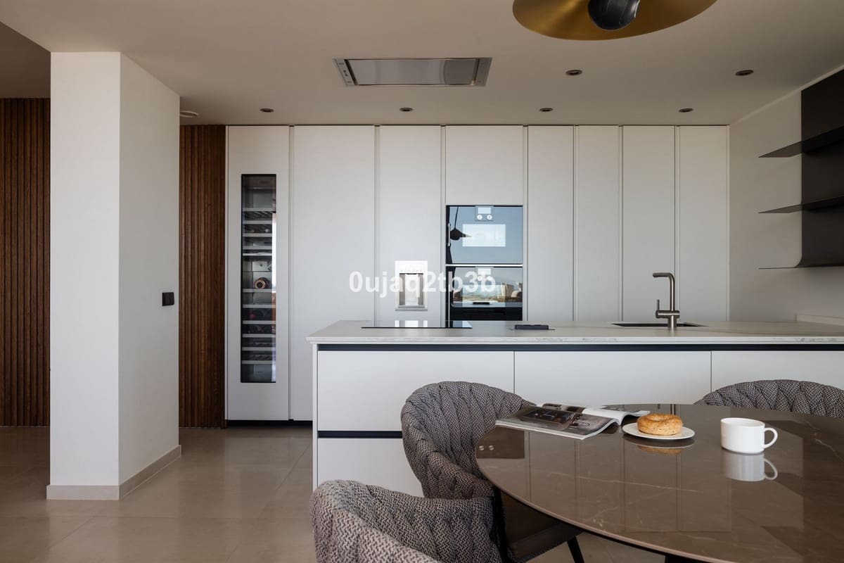 2 slaapkamer Appartement te koop in Nueva Andalucia met zwembad garage - € 1.595.000 (Ref: 8520979)