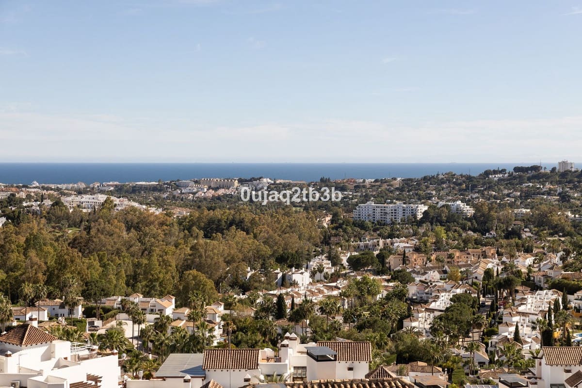 2 slaapkamer Appartement te koop in Nueva Andalucia met zwembad garage - € 1.595.000 (Ref: 8520979)