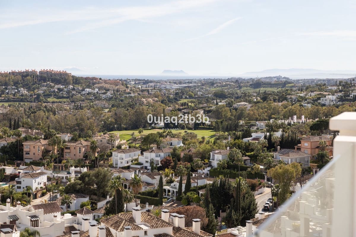 2 slaapkamer Appartement te koop in Nueva Andalucia met zwembad garage - € 1.595.000 (Ref: 8520979)