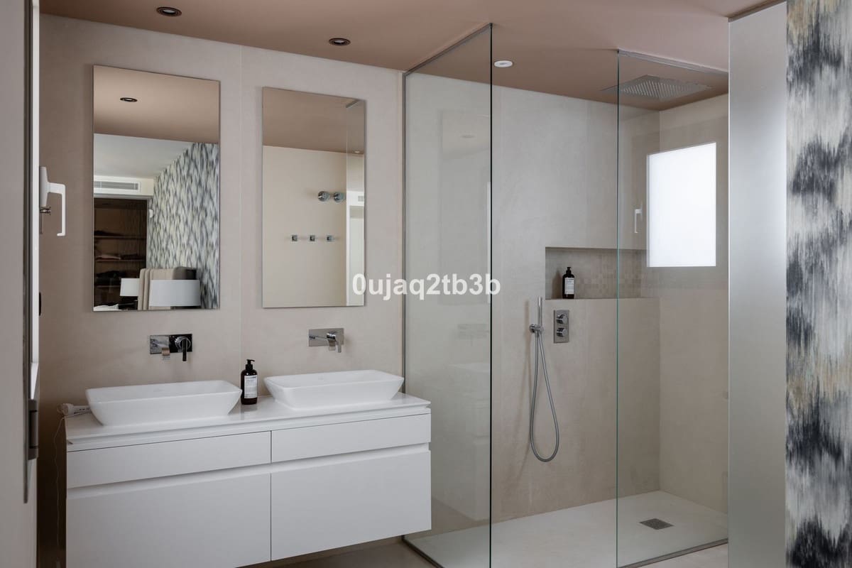 2 slaapkamer Appartement te koop in Nueva Andalucia met zwembad garage - € 1.595.000 (Ref: 8520979)