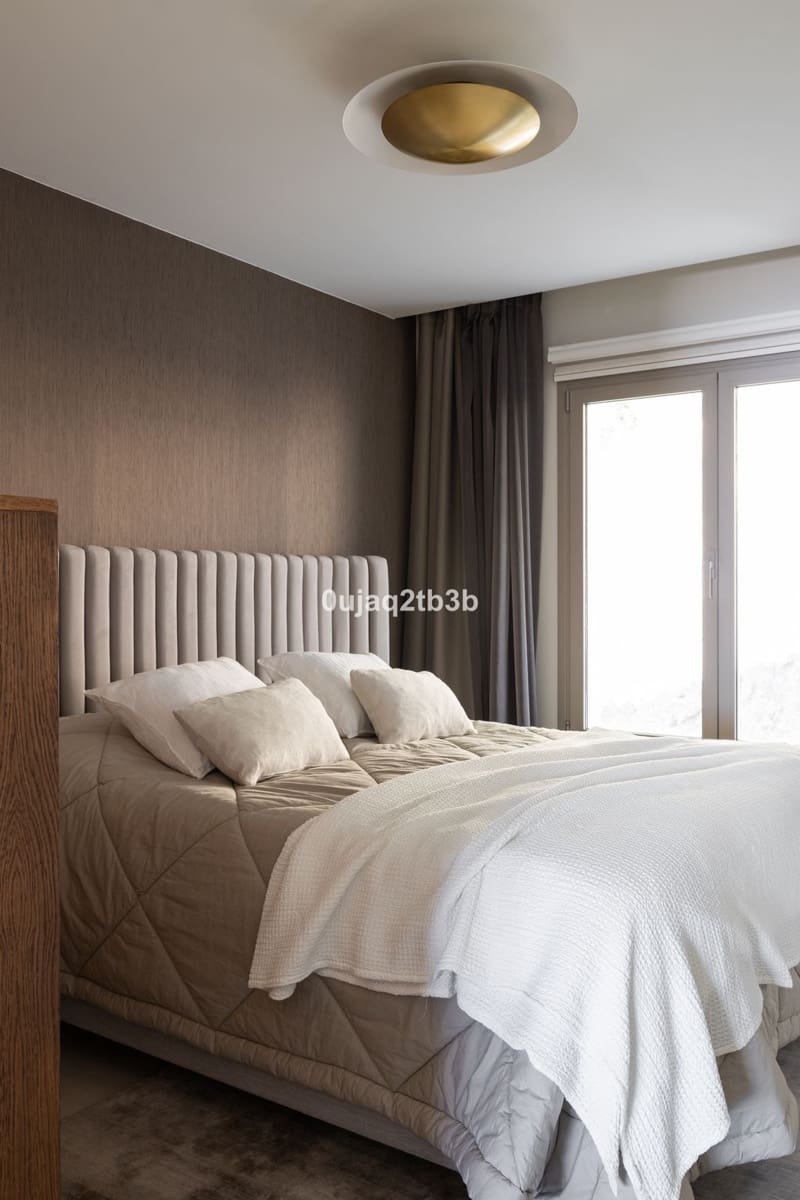 2 slaapkamer Appartement te koop in Nueva Andalucia met zwembad garage - € 1.595.000 (Ref: 8520979)