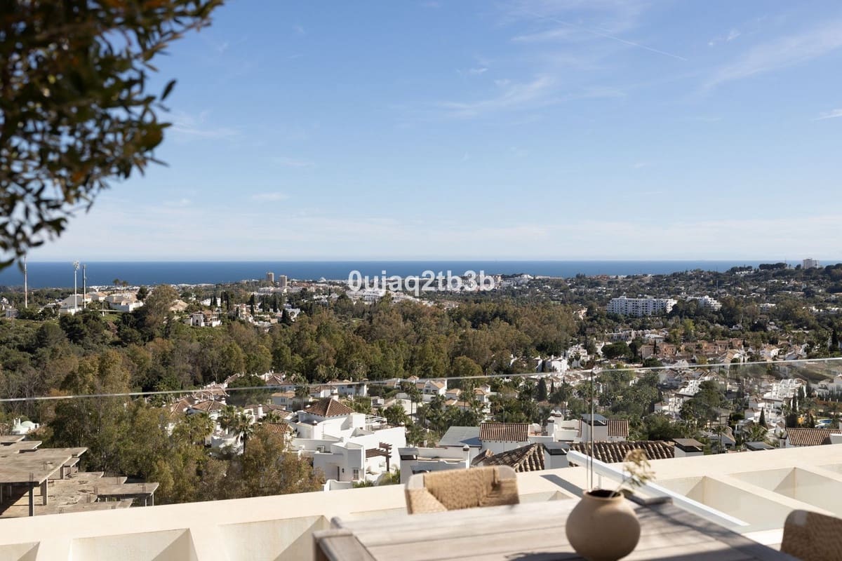 2 slaapkamer Appartement te koop in Nueva Andalucia met zwembad garage - € 1.595.000 (Ref: 8520979)