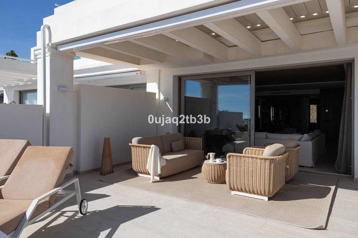 2 slaapkamer Appartement te koop in Nueva Andalucia met zwembad garage - € 1.595.000 (Ref: 8520979)