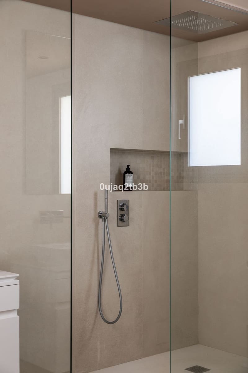 2 slaapkamer Appartement te koop in Nueva Andalucia met zwembad garage - € 1.595.000 (Ref: 8520979)