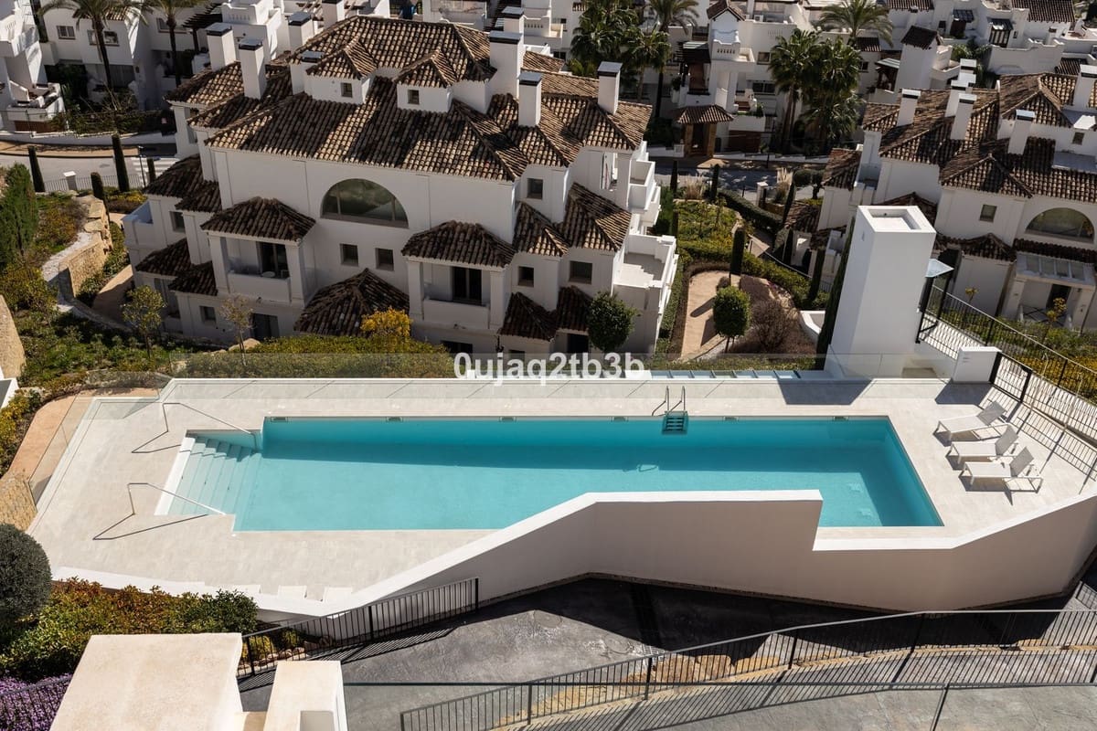2 slaapkamer Appartement te koop in Nueva Andalucia met zwembad garage - € 1.595.000 (Ref: 8520979)
