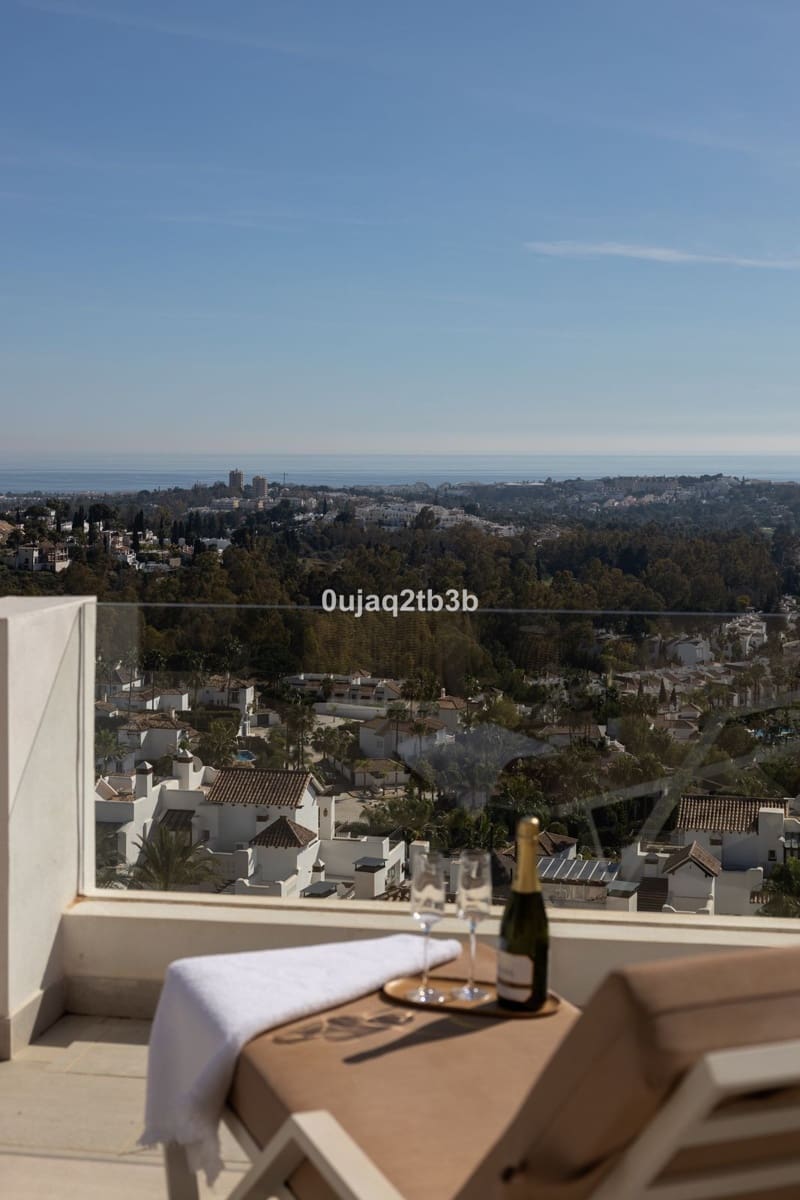 2 slaapkamer Appartement te koop in Nueva Andalucia met zwembad garage - € 1.595.000 (Ref: 8520979)