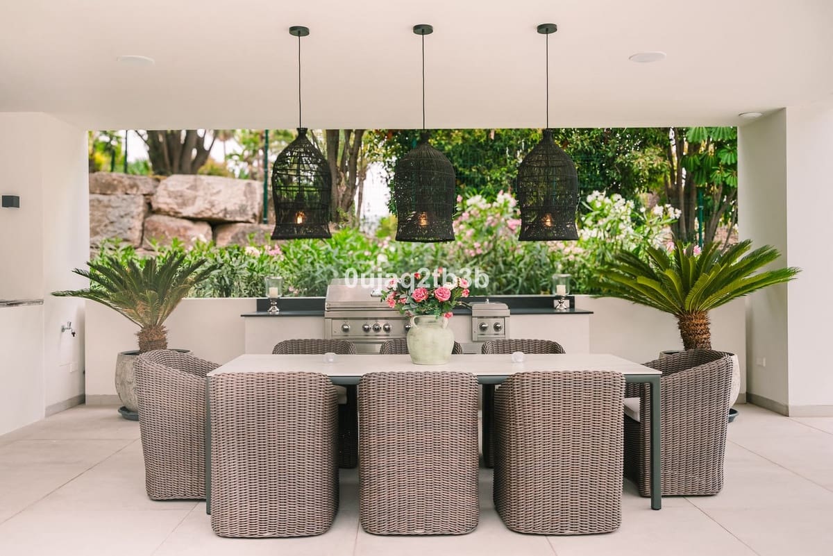 5 bedroom Villa for sale in Nueva Andalucia with pool garage - € 4,995,000 (Ref: 8520981)