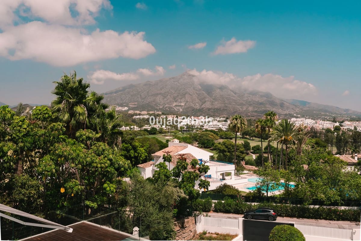 5 bedroom Villa for sale in Nueva Andalucia with pool garage - € 4,995,000 (Ref: 8520981)