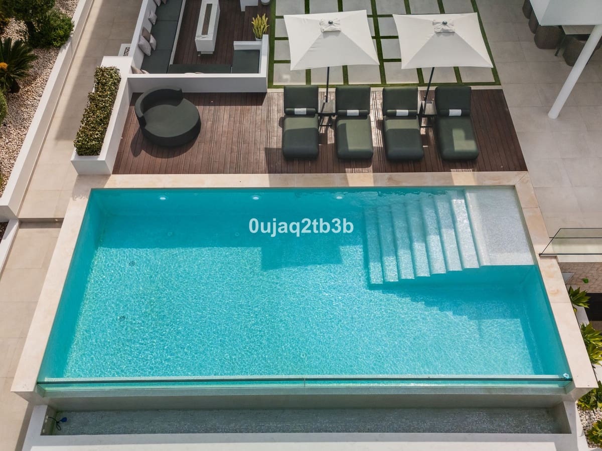 5 bedroom Villa for sale in Nueva Andalucia with pool garage - € 4,995,000 (Ref: 8520981)