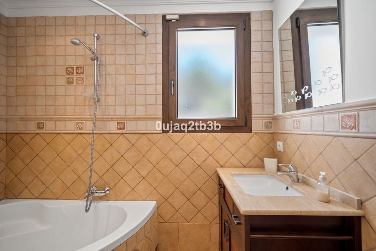 7 bedroom Villa for sale in Benahavis with pool garage - € 2,475,000 (Ref: 8676568)