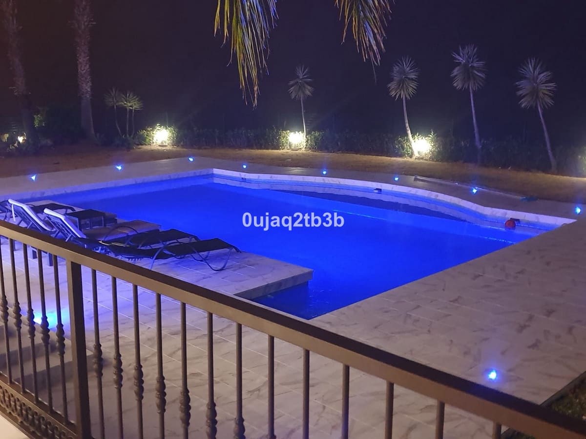 7 bedroom Villa for sale in Benahavis with pool garage - € 2,475,000 (Ref: 8676568)