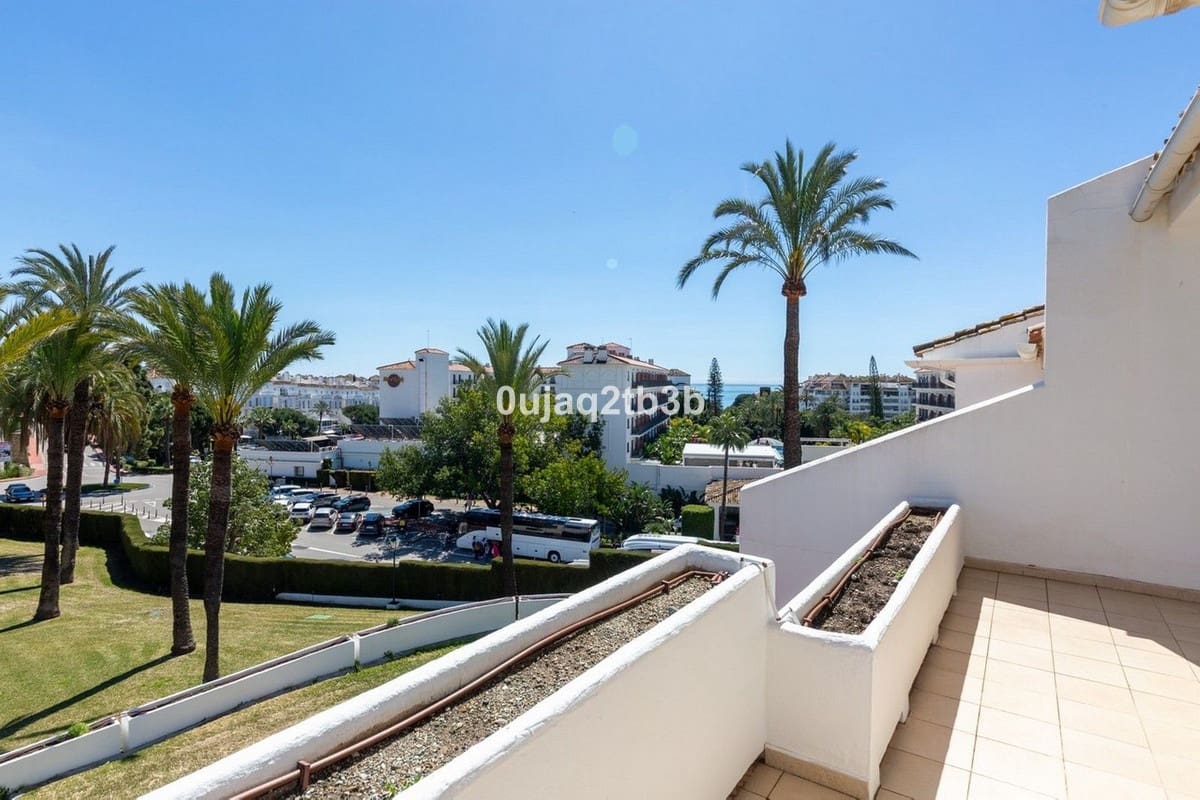 Apartamento de 4 habitaciones en Nueva Andalucia en venta con piscina garaje - 1.500.000 € (Ref: 8676570)