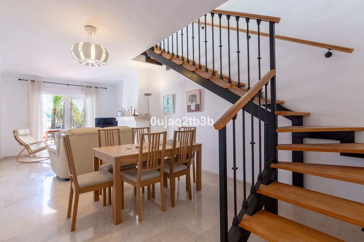 Apartamento de 4 habitaciones en Nueva Andalucia en venta con piscina garaje - 1.500.000 € (Ref: 8676570)