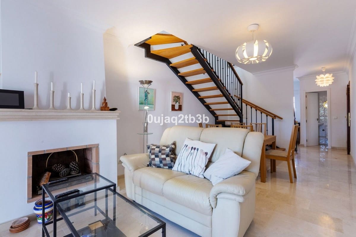 Apartamento de 4 habitaciones en Nueva Andalucia en venta con piscina garaje - 1.500.000 € (Ref: 8676570)