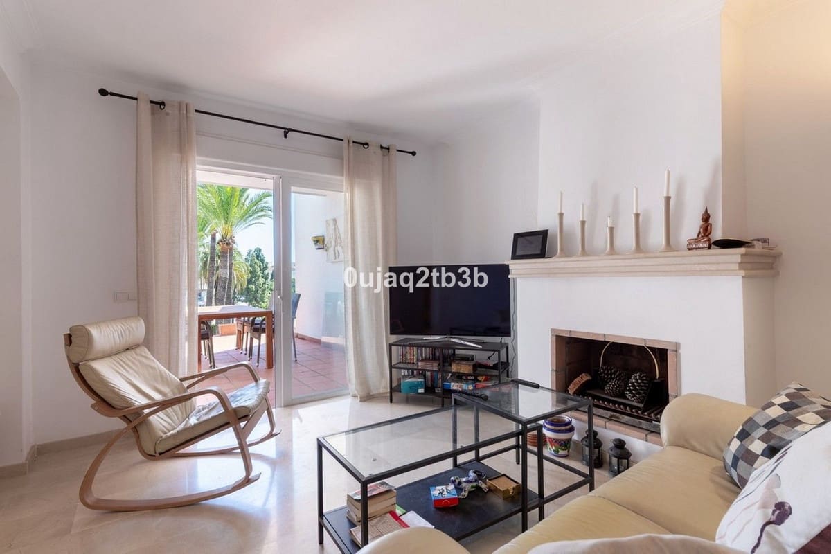 Apartamento de 4 habitaciones en Nueva Andalucia en venta con piscina garaje - 1.500.000 € (Ref: 8676570)