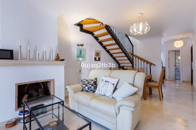 Apartamento de 4 habitaciones en Nueva Andalucía Centro, Marbella en venta con piscina garaje - 1.500.000 € (Ref: 8676570)