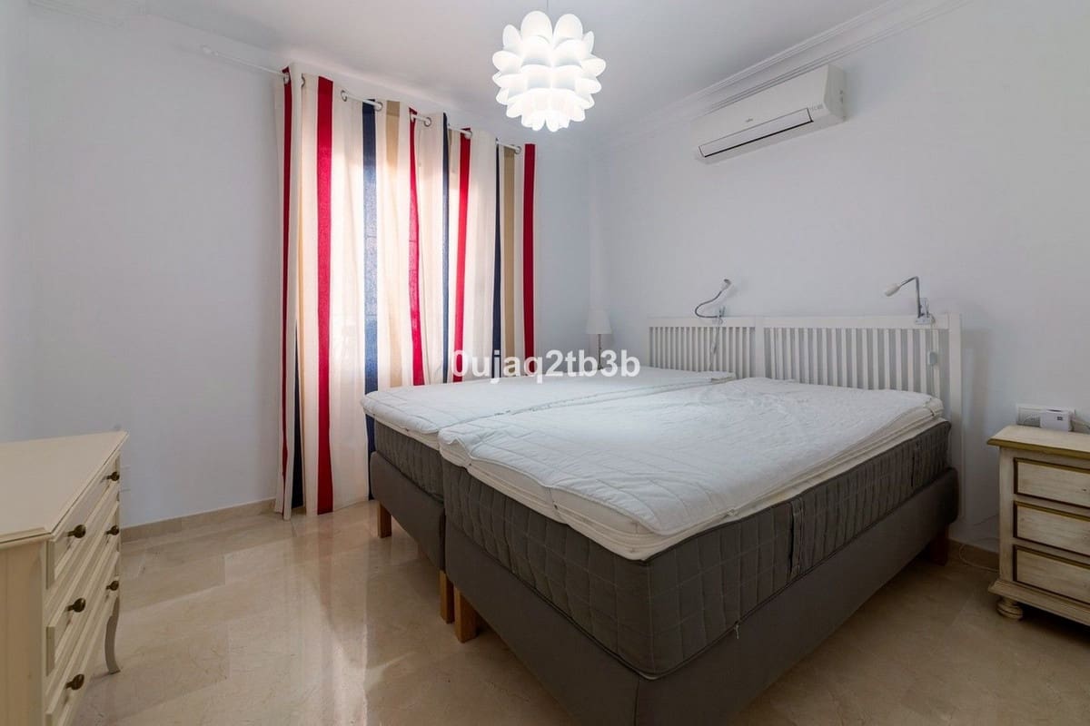 Apartamento de 4 habitaciones en Nueva Andalucia en venta con piscina garaje - 1.500.000 € (Ref: 8676570)