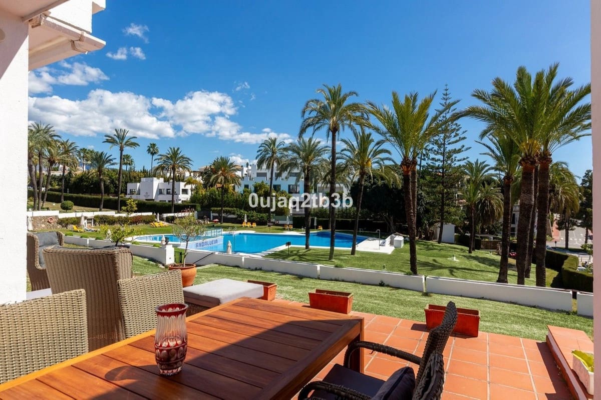 Apartamento de 4 habitaciones en Nueva Andalucia en venta con piscina garaje - 1.500.000 € (Ref: 8676570)