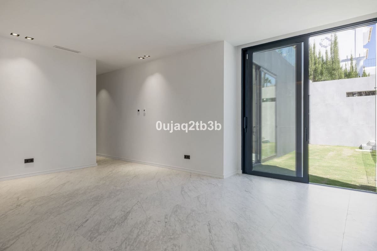 5 bedroom Villa for sale in Los Flamingos with pool garage - € 4,300,000 (Ref: 8686670)