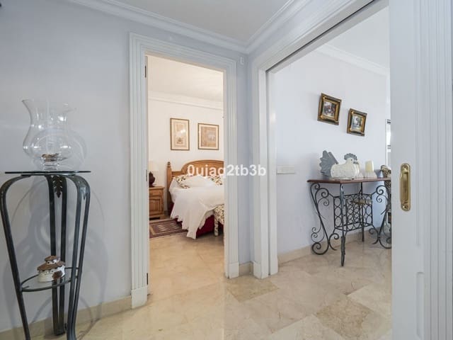 2 sypialnia Apartament na sprzedaż w Puerto Banus, Marbella z basenem garażem - 1 575 000 € (Ref: 8689920)