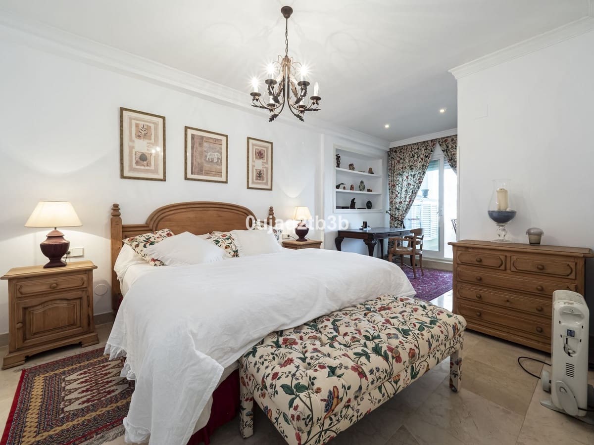 2 bedroom Apartment for sale in Puerto Banus with pool garage - € 1,575,000 (Ref: 8689920)