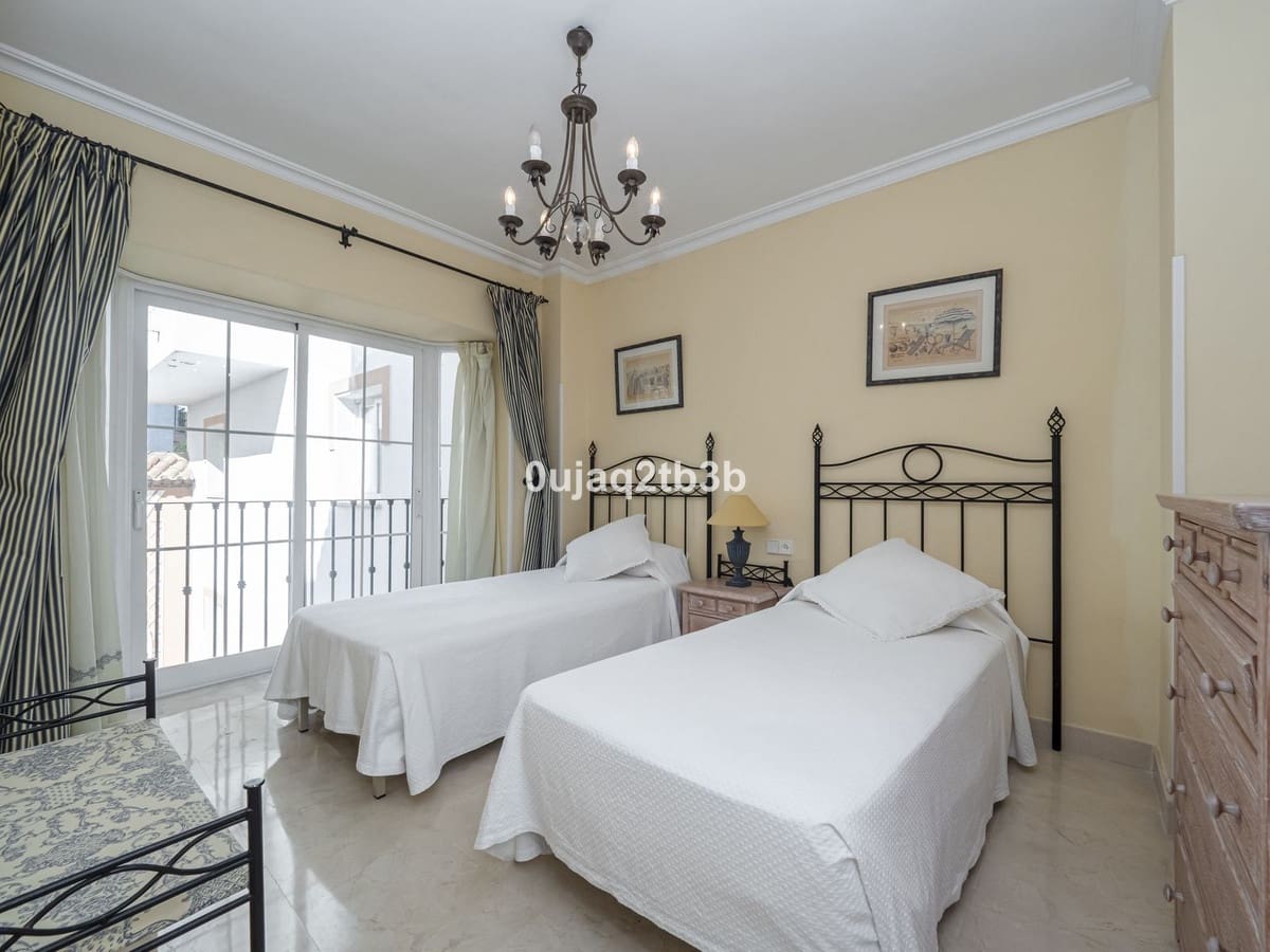 2 bedroom Apartment for sale in Puerto Banus with pool garage - € 1,575,000 (Ref: 8689920)