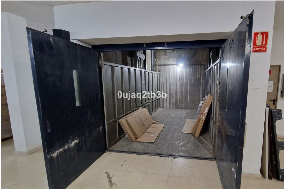 8 slaapkamer Commercieel te koop in Marbella met garage - € 5.800.000 (Ref: 8989254)