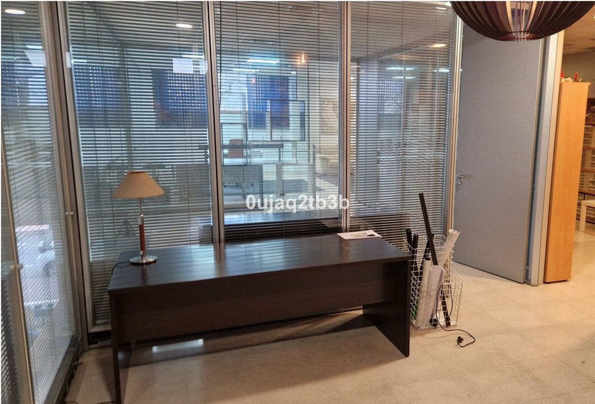 8 slaapkamer Commercieel te koop in Marbella met garage - € 5.800.000 (Ref: 8989254)