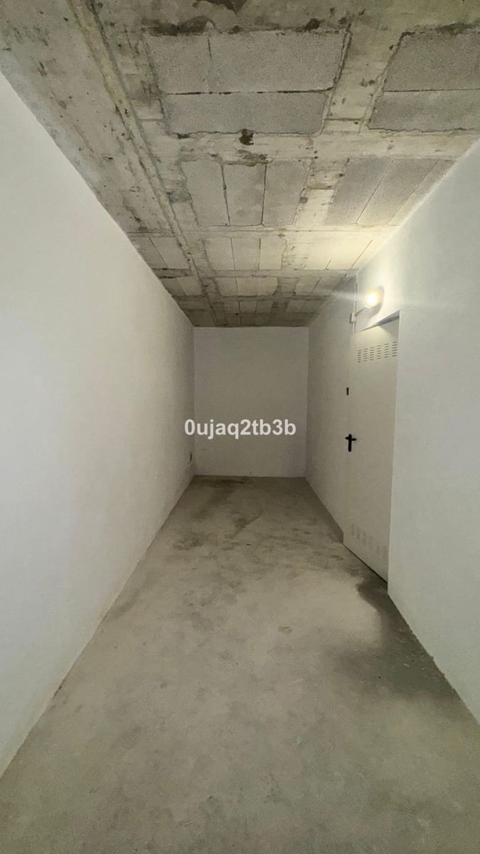 1 makuuhuone Kaupallinen vuokrattavana paikassa San Pedro de Alcantara mukana 
autotalli - 350 € (Ref: 9187856)