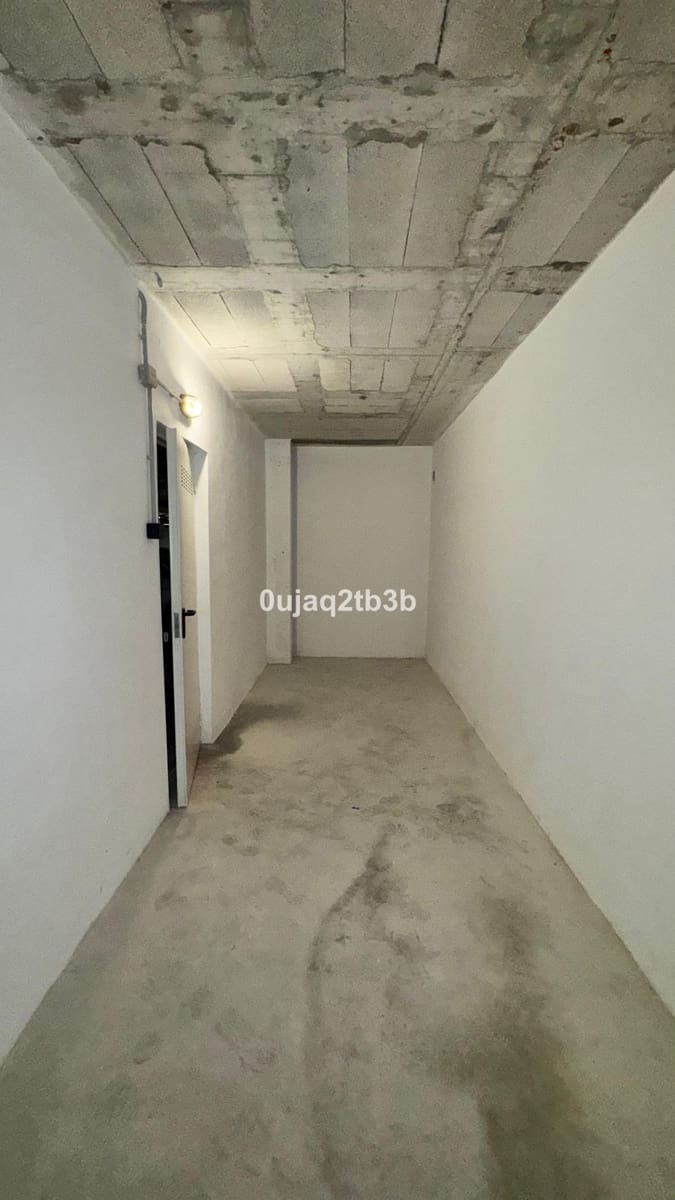 1 makuuhuone Kaupallinen vuokrattavana paikassa San Pedro de Alcantara mukana 
autotalli - 350 € (Ref: 9187856)