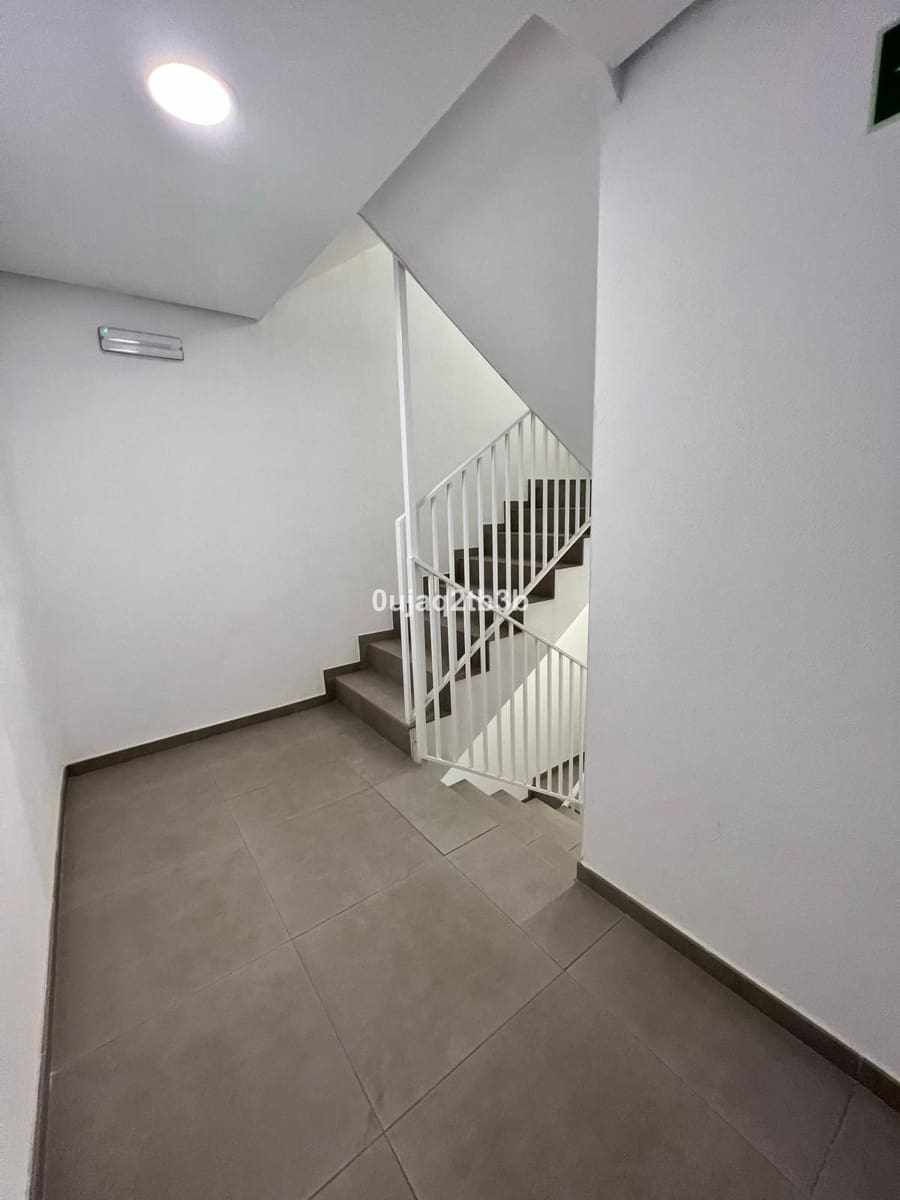 1 makuuhuone Kaupallinen vuokrattavana paikassa San Pedro de Alcantara mukana 
autotalli - 350 € (Ref: 9187856)