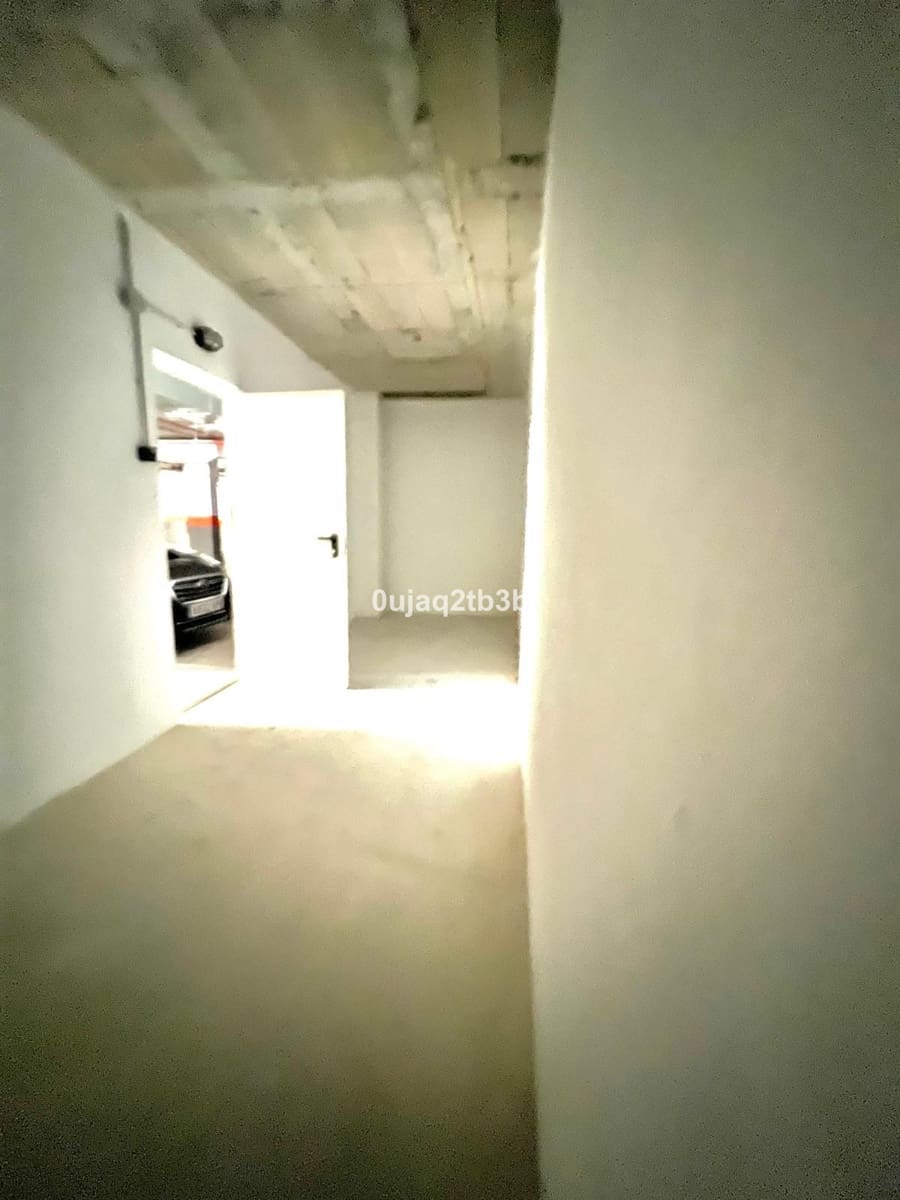 1 makuuhuone Kaupallinen vuokrattavana paikassa San Pedro de Alcantara mukana 
autotalli - 350 € (Ref: 9187856)