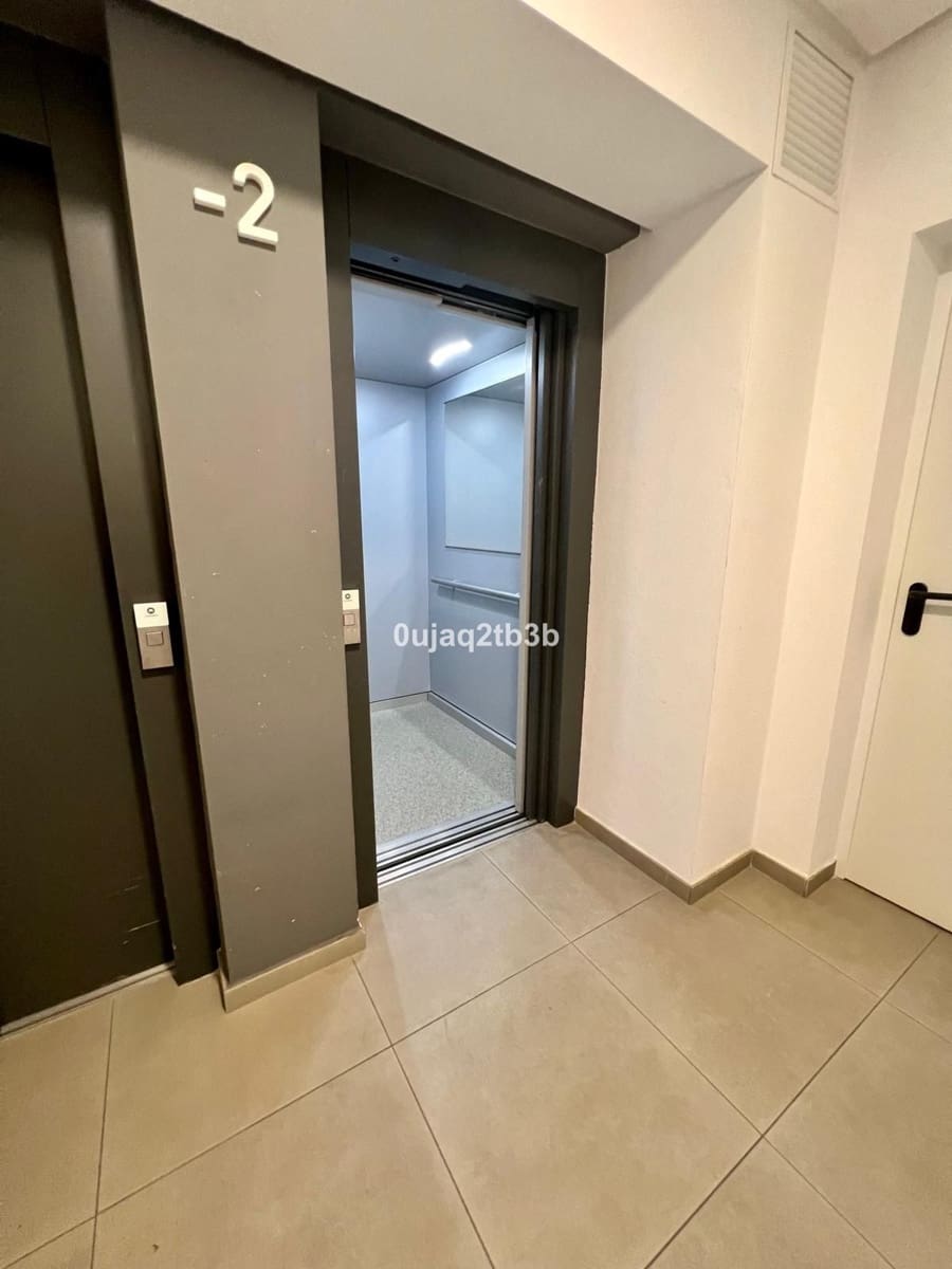 1 makuuhuone Kaupallinen vuokrattavana paikassa San Pedro de Alcantara mukana 
autotalli - 350 € (Ref: 9187856)