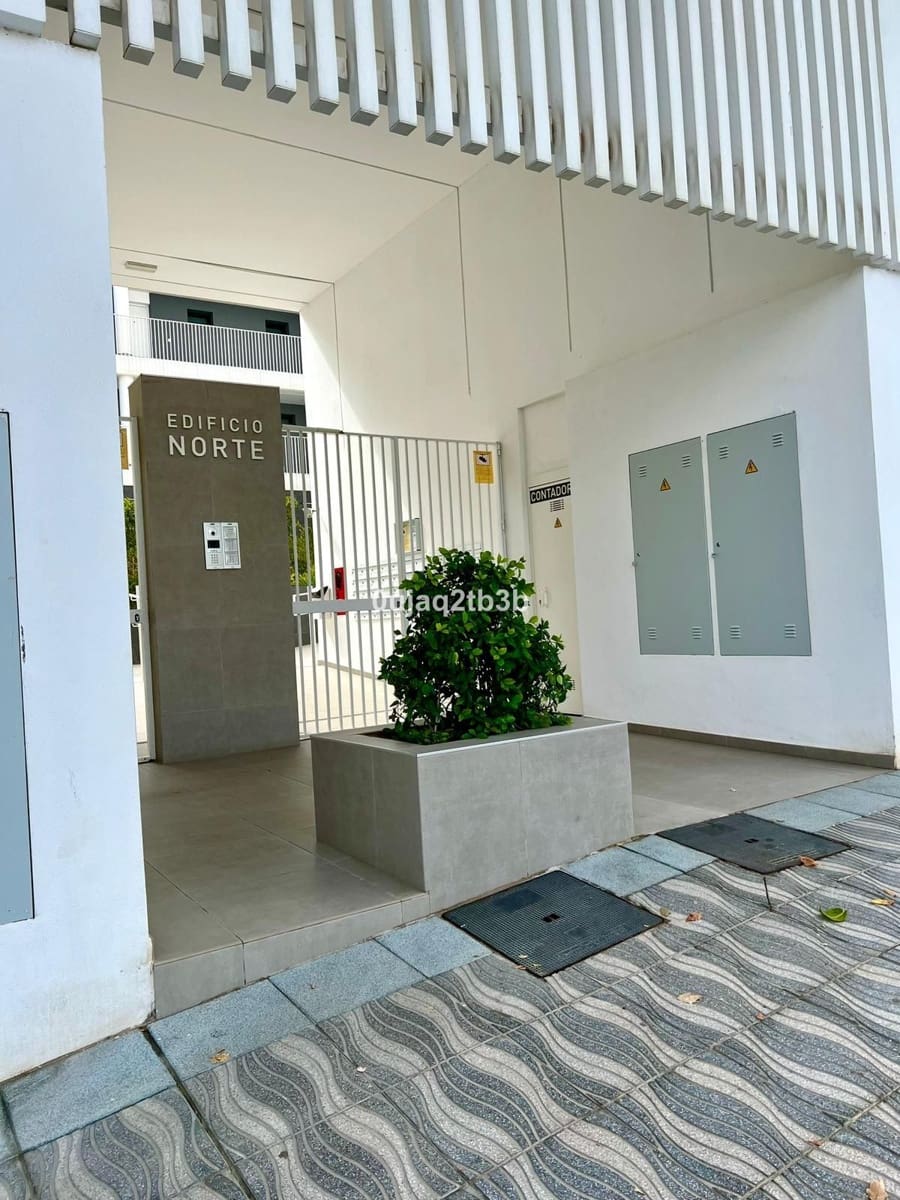 1 makuuhuone Kaupallinen vuokrattavana paikassa San Pedro de Alcantara mukana 
autotalli - 350 € (Ref: 9187856)