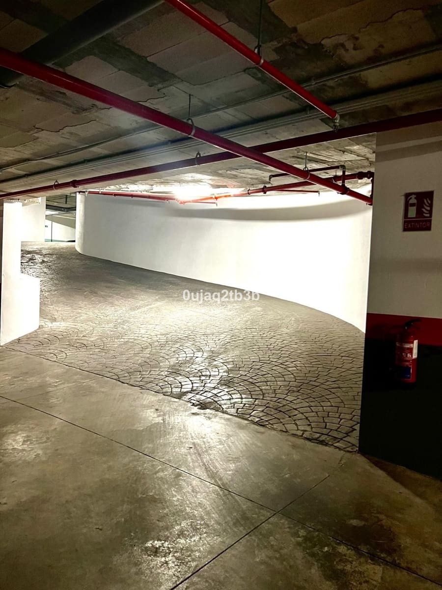 1 makuuhuone Kaupallinen vuokrattavana paikassa San Pedro de Alcantara mukana 
autotalli - 350 € (Ref: 9187856)