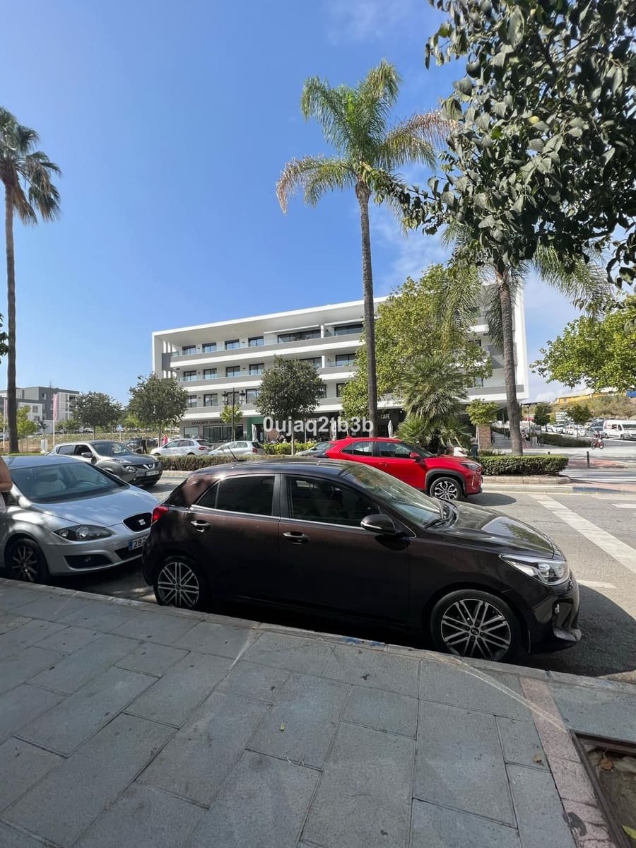 1 makuuhuone Kaupallinen vuokrattavana paikassa San Pedro de Alcantara mukana 
autotalli - 350 € (Ref: 9187856)